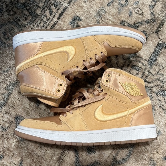 NIKE | Air Jordan 1 Iced Peach Retro Satin Suede Season of Her Collection Size 8 - Picture 4 of 8